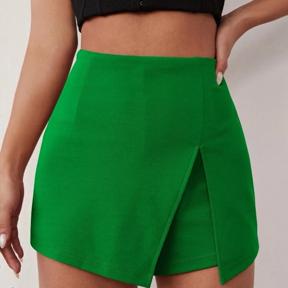 SHEIN Dresses & Skirts - EUC Green Skort size L
